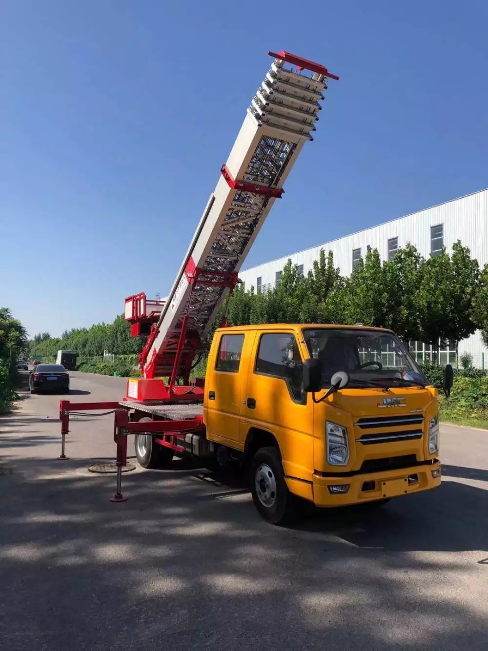 石家庄长安附近的云梯车出租服务：轻松解决高空作业需求