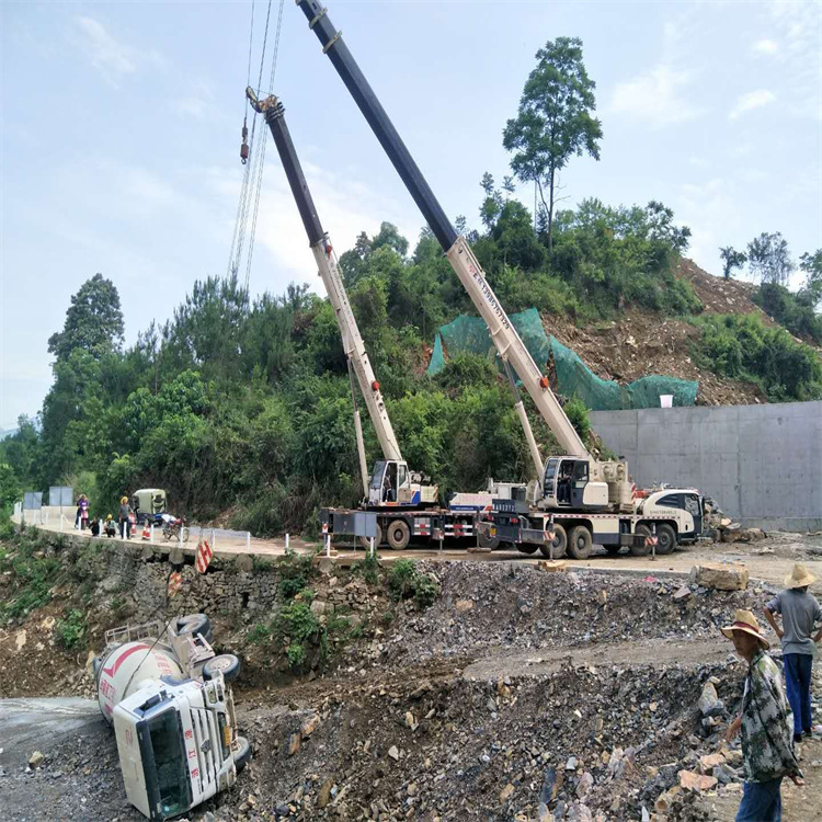 石家庄长安汽车掉沟里叫吊车救援要多少钱