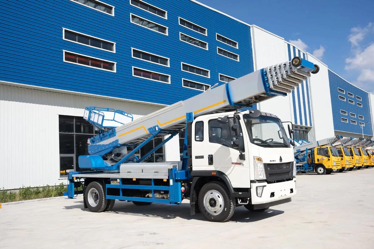 石家庄长安出租云梯车高空作业车 建筑垃圾搬运